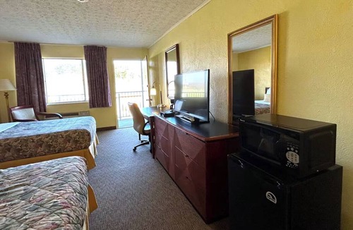 Logan Hotel | Waterfall Trail Gateway | Clean Room w/2 Beds | Caves, Scenic Parks & Hiking