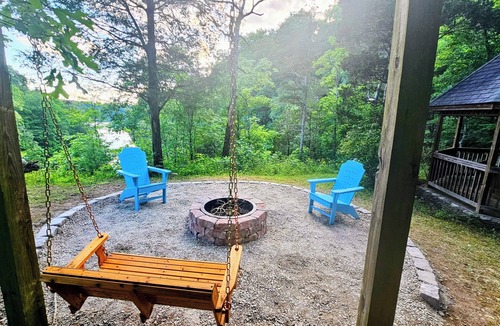 Nancy House | Waterfalls, fishing pond, lake view, vast property