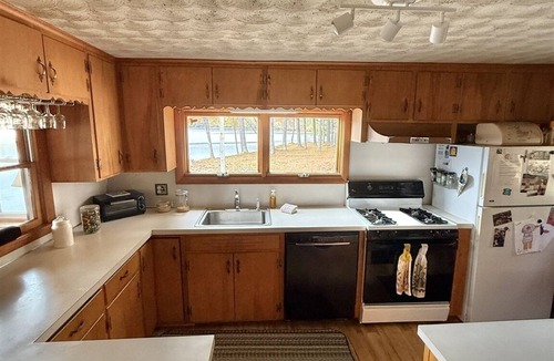 Sebago House | Waterfront 4 Bedroom 2 Bath on Barker Pond in Sebago