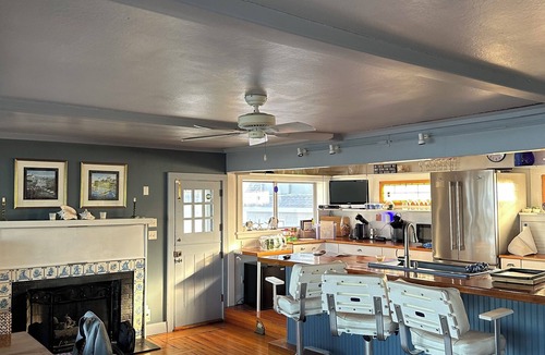 Buzzards Bay House | Waterfront 4-bedroom house in Bourne with WiFi and AC. Panoramic Ocean views.