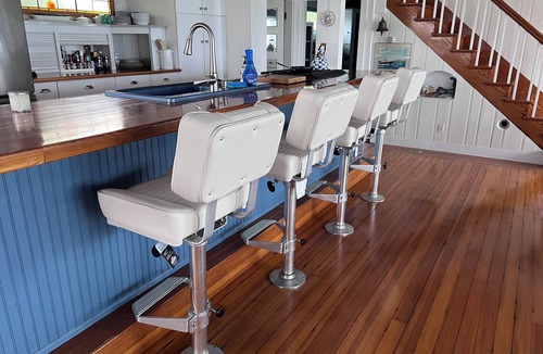 Buzzards Bay House | Waterfront 4-bedroom house in Bourne with WiFi and AC. Panoramic Ocean views.