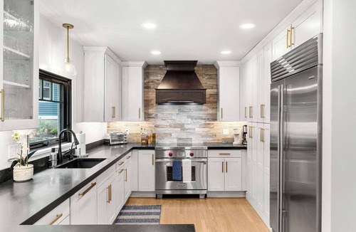 Portsmouth House | Waterfront | 5BR | Portsmouth | Luxury Home | A/C