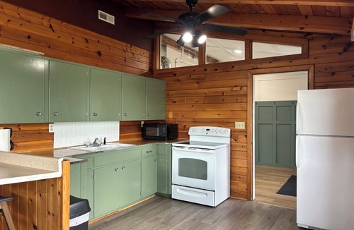 Baudette Cabin | Waterfront Cabin on Bostic Bay