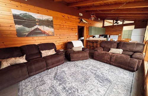 Baudette Cabin | Waterfront Cabin on Bostic Bay