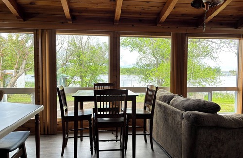 Baudette Cabin | Waterfront Cabin on Bostic Bay