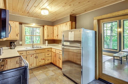 Bovey Cabin | Waterfront Cabin on Trout Lake w/Private Dock!
