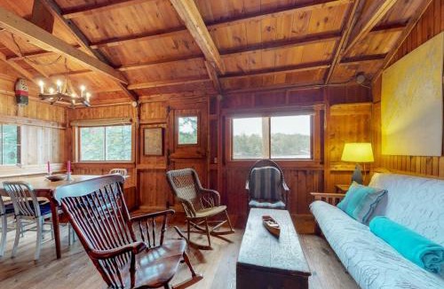East Boothbay House | Waterfront cabin with ocean view & private dock