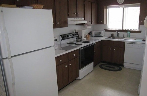Hyannis Condo | Waterfront condo, Private Beach, Heated Pool, Walk to Ferries and town, Sleeps 8