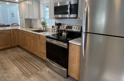 Naples Cottage | Waterfront Cottage 5min to causeway for shopping, dinner, entertainment (22)
