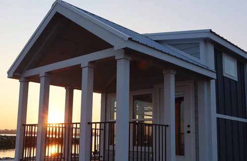 Sandusky Cottage | Waterfront Cottage #6 at Bayfront Resort in Sandusky