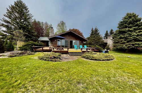 East Tawas Cottage | Waterfront Cottage on sandy, expansive beach