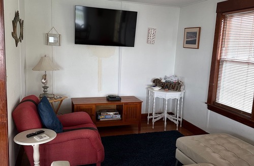 Charlestown House | Waterfront Cottage With Beautiful Views! Bring Your Kayak!