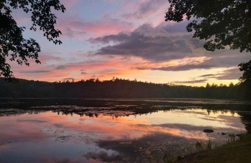 Naples House | Waterfront Cottage with Equipped Deck and Private Dock in Maine