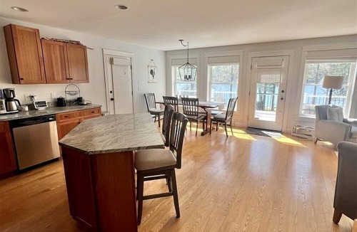 Naples Cottage | Waterfront Cottage with Equipped Deck and Private Dock in Maine