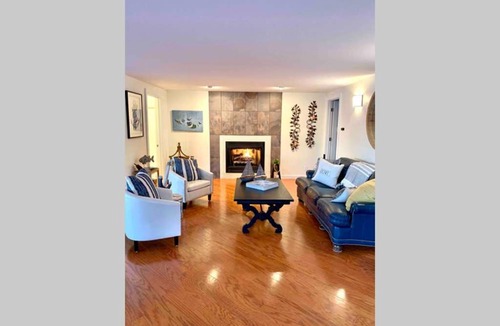 Delavan Lake House | WATERFRONT- DELAVAN LAKE HOME, PIER-BEST SUNSETS