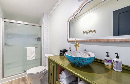Albion House | Waterfront + Game Room + Dog Friendly