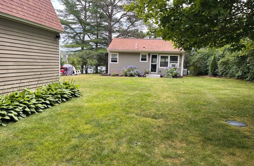 Ponds of Plymouth Cottage | Waterfront Home In The Gateway To Cape Cod. 8 minutes to Bourne Bridge.