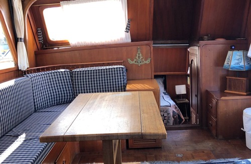 Downtown Boat Rental | Waterfront Houseboat - 45' AlbinYacht - Sleeps 4-6
