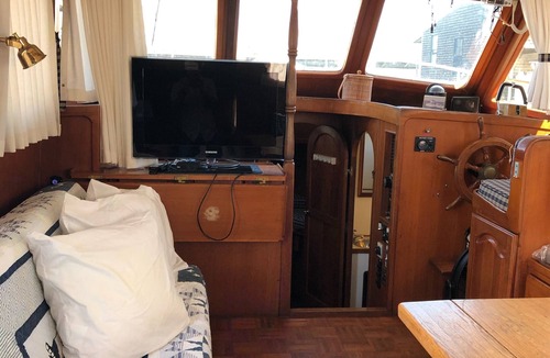 Downtown Boat Rental | Waterfront Houseboat - 45' AlbinYacht - Sleeps 4-6