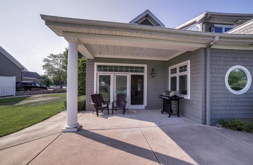 Horton House | Waterfront Jackson Mansion: Patio, Grill, Dock!