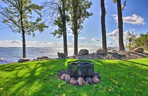 Isle House | Waterfront Lake Mille Lacs Lodge w/Deck + Grill!