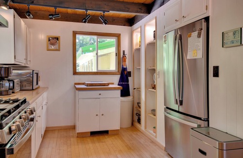 Lake Arrowhead Cabin | Waterfront Lake Arrowhead Cabin w/Dock & Fire Pit