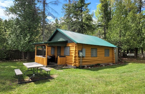 Williamsburg House | Waterfront log home on Elk Lake with dock and mooring, window A/C. Dog ok.