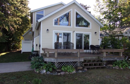 Parrott Point House | Waterfront Mullet Lake Cottage