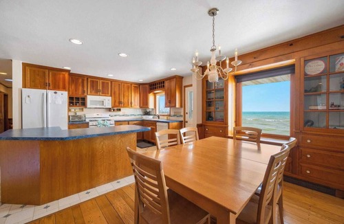 Sturgeon Bay House | Waterfront property + Beach + Internet