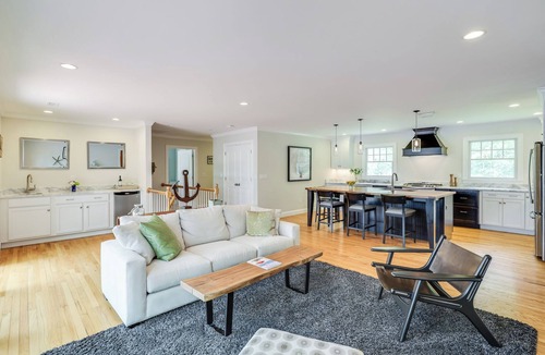 Cotuit House | Waterfront Retreat/Private Dock Kayaks/Beach Pass