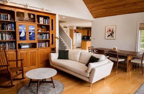 Long Island House | Waterfront Retreat with Panoramic Water Views- 4 Bedroom/2.5Baths
