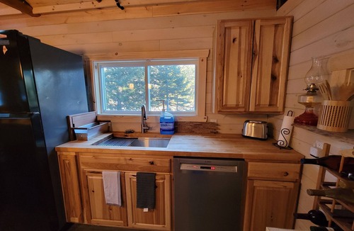 Aurora Cabin | WATERFRONT "Rivah Lodge", ULTIMATE "OFF GRID" Experience Nice drive to Acadia