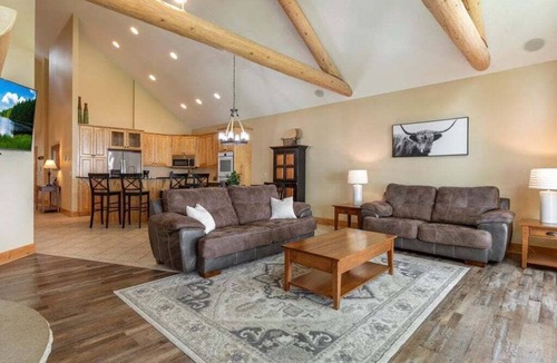 Nisswa House | Waterfront Townhome on Gull Lake | Pontoon Rentals Available
