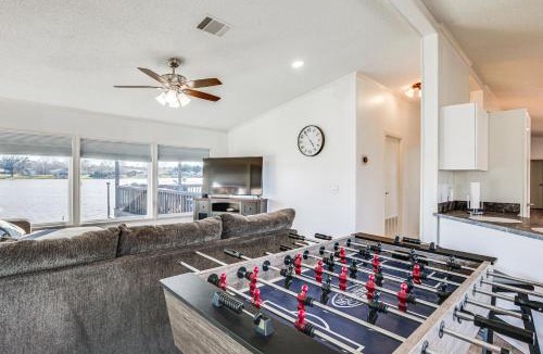Trinity House | Waterfront Trinity Vacation Rental w/Hot Tub!