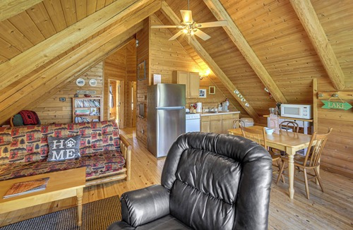 Wetmore Apartment | Waterfront 'UP Badger Lodge BnB' on Powell Lake
