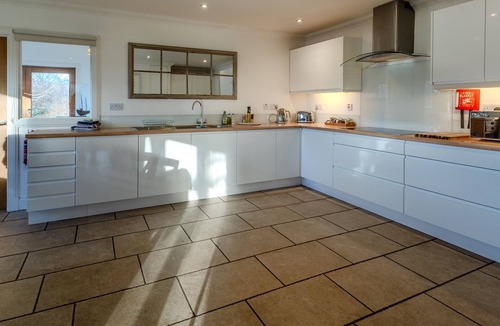 Ardeonaig House | Waterfronted Lodge in the Highlands of Scotland with Hot Tub & Games Room