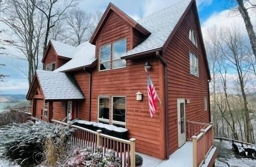 Monticello Ski Chalet | Waters Edge Retreat with new hot tub