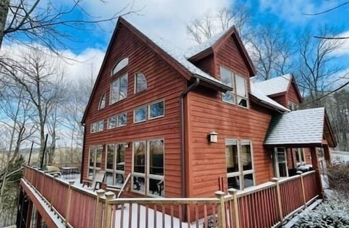 Monticello Ski Chalet | Waters Edge Retreat with new hot tub
