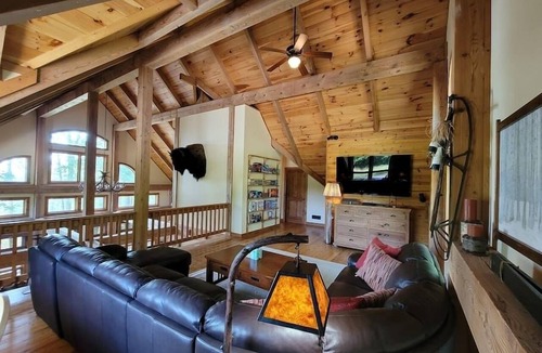 Monticello Ski Chalet | Waters Edge Retreat with new hot tub
