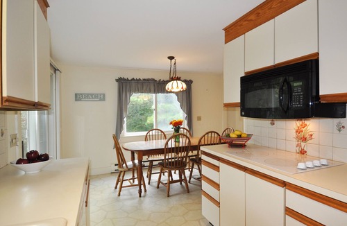North Eastham House | Waterview, 4 BR, 100 Feet from Private Eastham Bayside Beach!