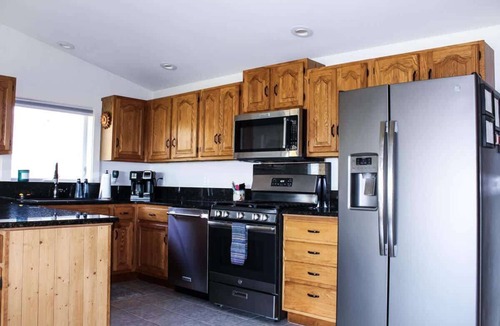 Ellsworth House | Waterview Cottage 12 miles to Acadia National Park