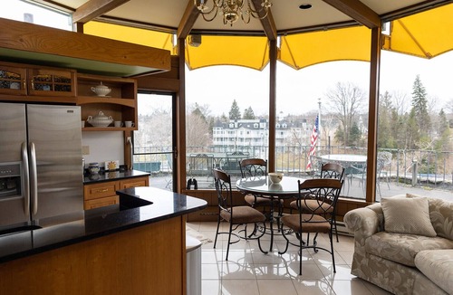 Charlevoix Hotel | Weathervane Terrace Inn and Suites