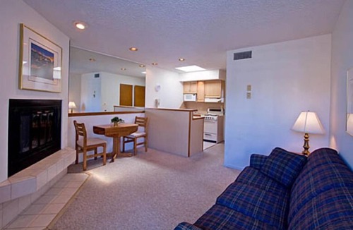 Charlevoix Hotel | Weathervane Terrace Inn and Suites