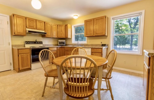 Northport House | Welcome Home- Charming 4 Bedroom House in Town