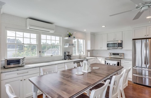Dennis House | Welcome To A Castle In The Sand - .1 Mile to Corporation Beach