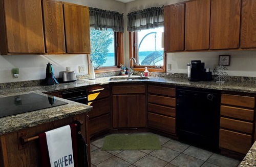 Sault Ste. Marie House | Welcome to Freighter View Retreat!