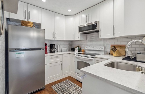 Bronston Condo | Welcome to Lakeside Oasis – A Lakeside Getaway