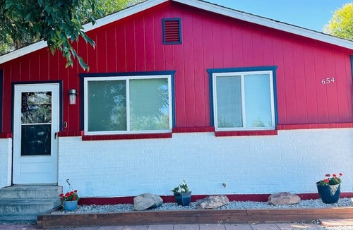 Erie House | Welcome to our charming cottage in the heart of downtown Erie!