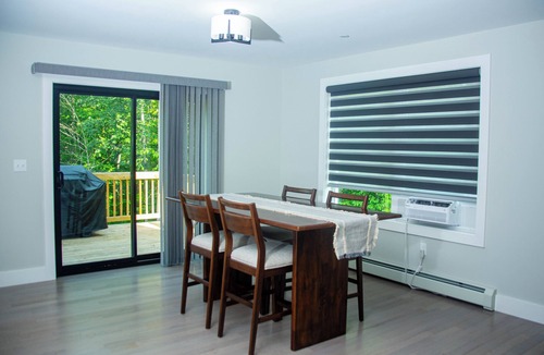 South Casco House | Welcome to your cozy Raymond retreat — a warm, family-friendly house.