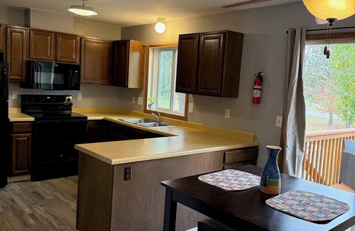 Moorhead Condo | Welcoming 2-bedroom condo w/Fenced yard on a park